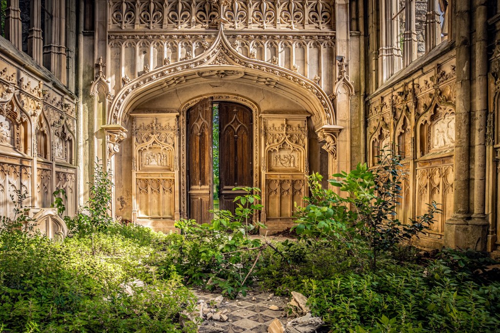The abandoned chapel in&nbsp;france